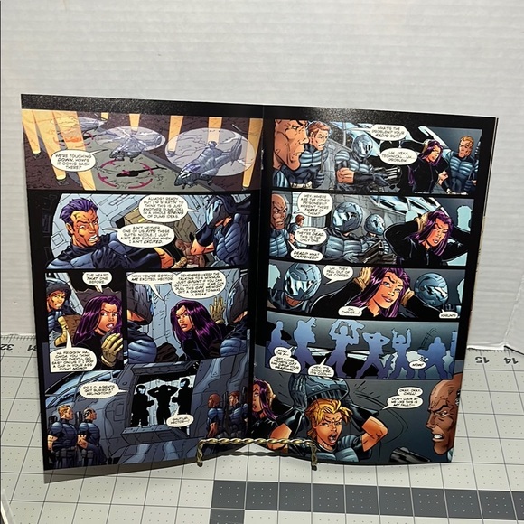 DV8 Comic Book Issue #21 - Picture 4 of 4